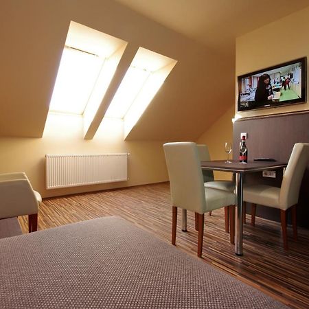 Corvin Apartman Gyula Exterior photo