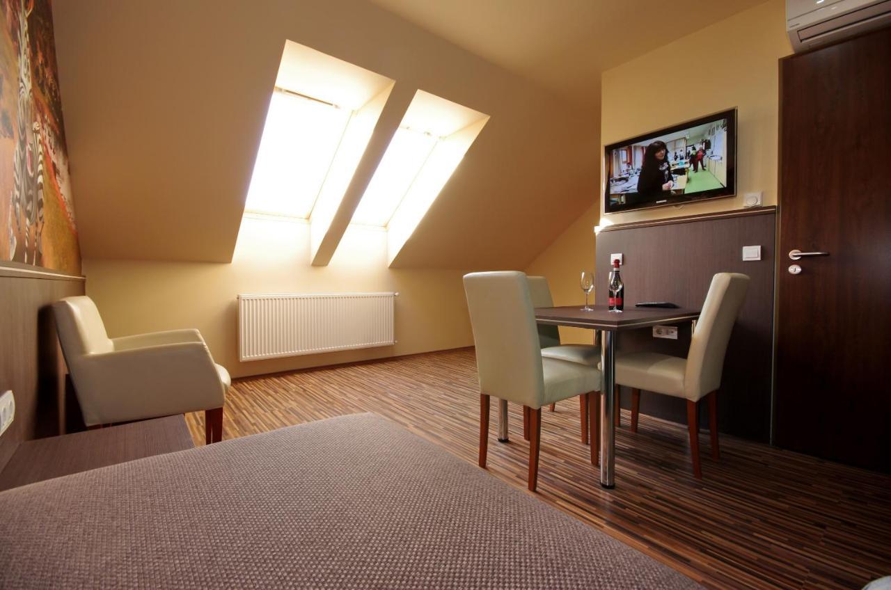 Corvin Apartman Gyula Exterior photo