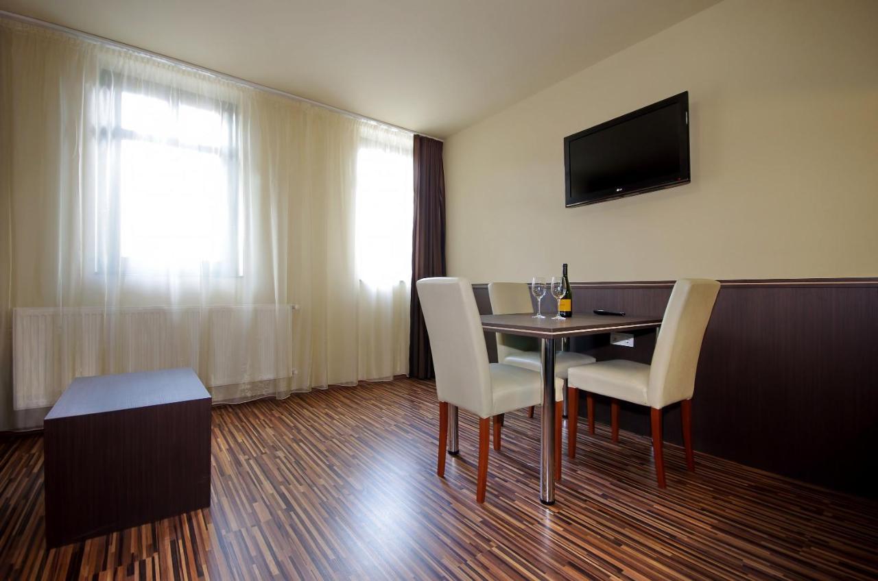 Corvin Apartman Gyula Exterior photo