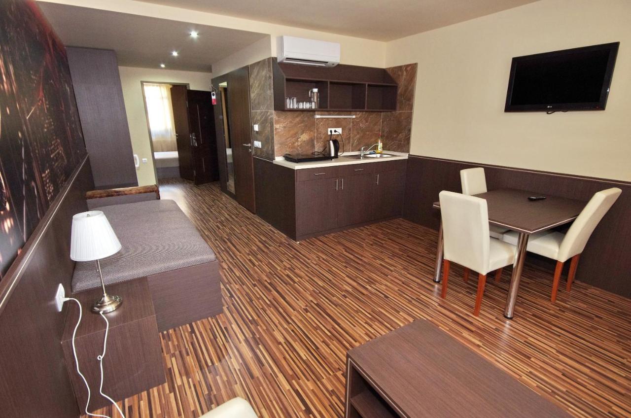 Corvin Apartman Gyula Exterior photo