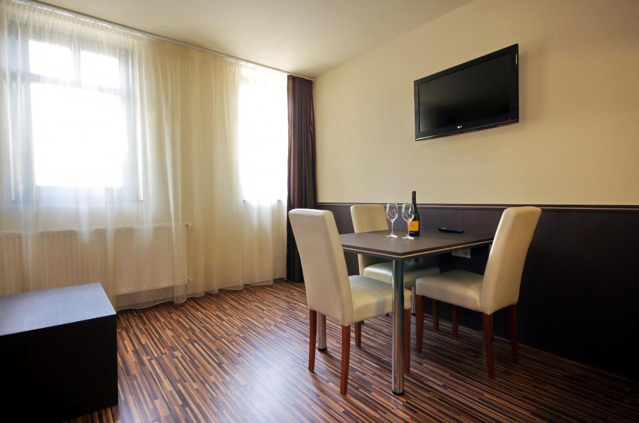 Corvin Apartman Gyula Exterior photo