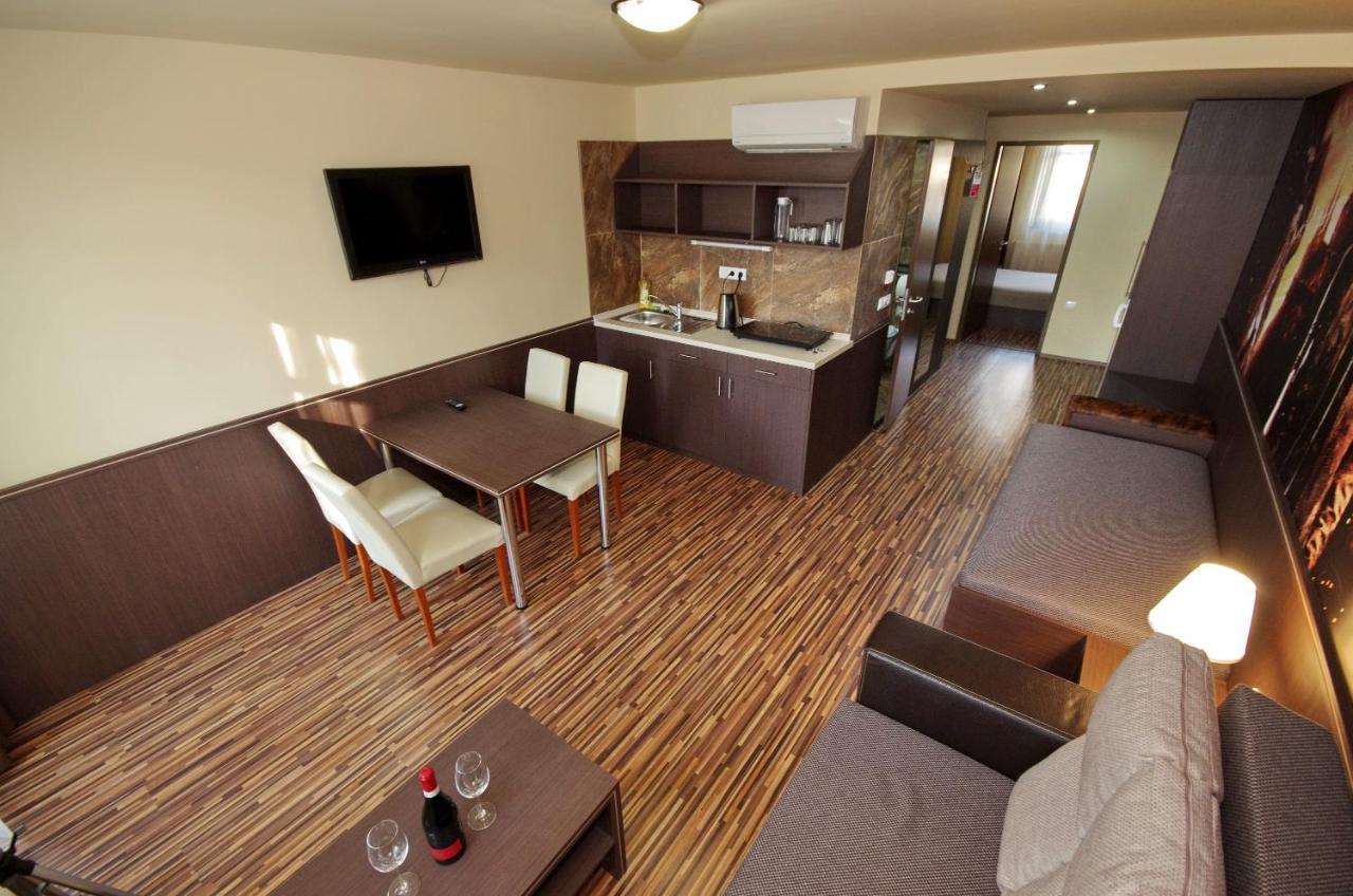 Corvin Apartman Gyula Exterior photo
