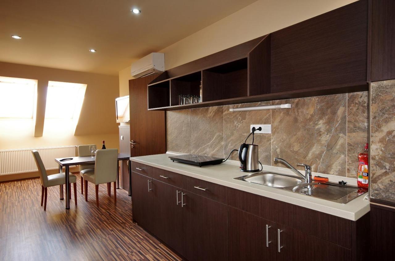 Corvin Apartman Gyula Exterior photo