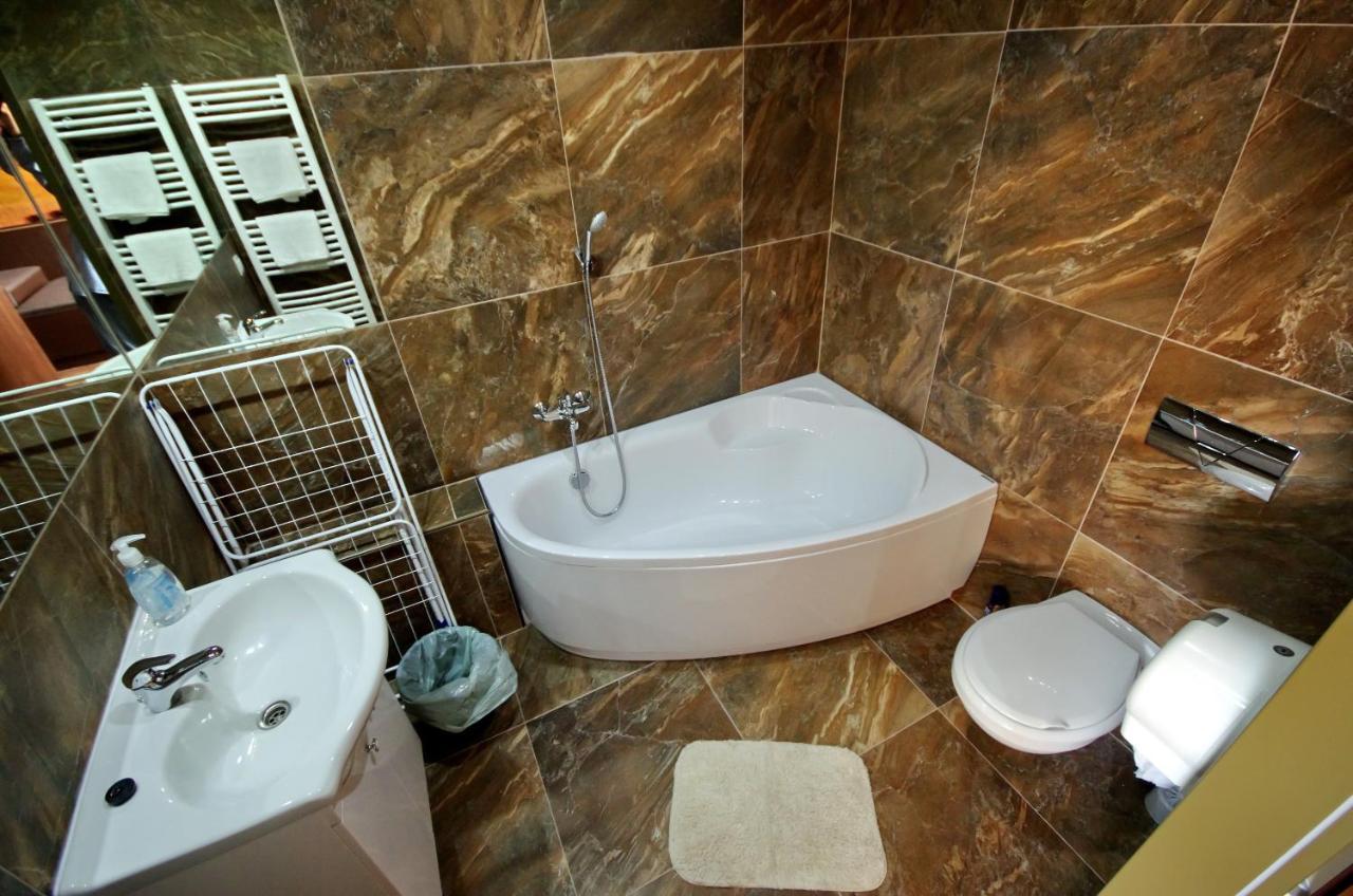 Corvin Apartman Gyula Exterior photo