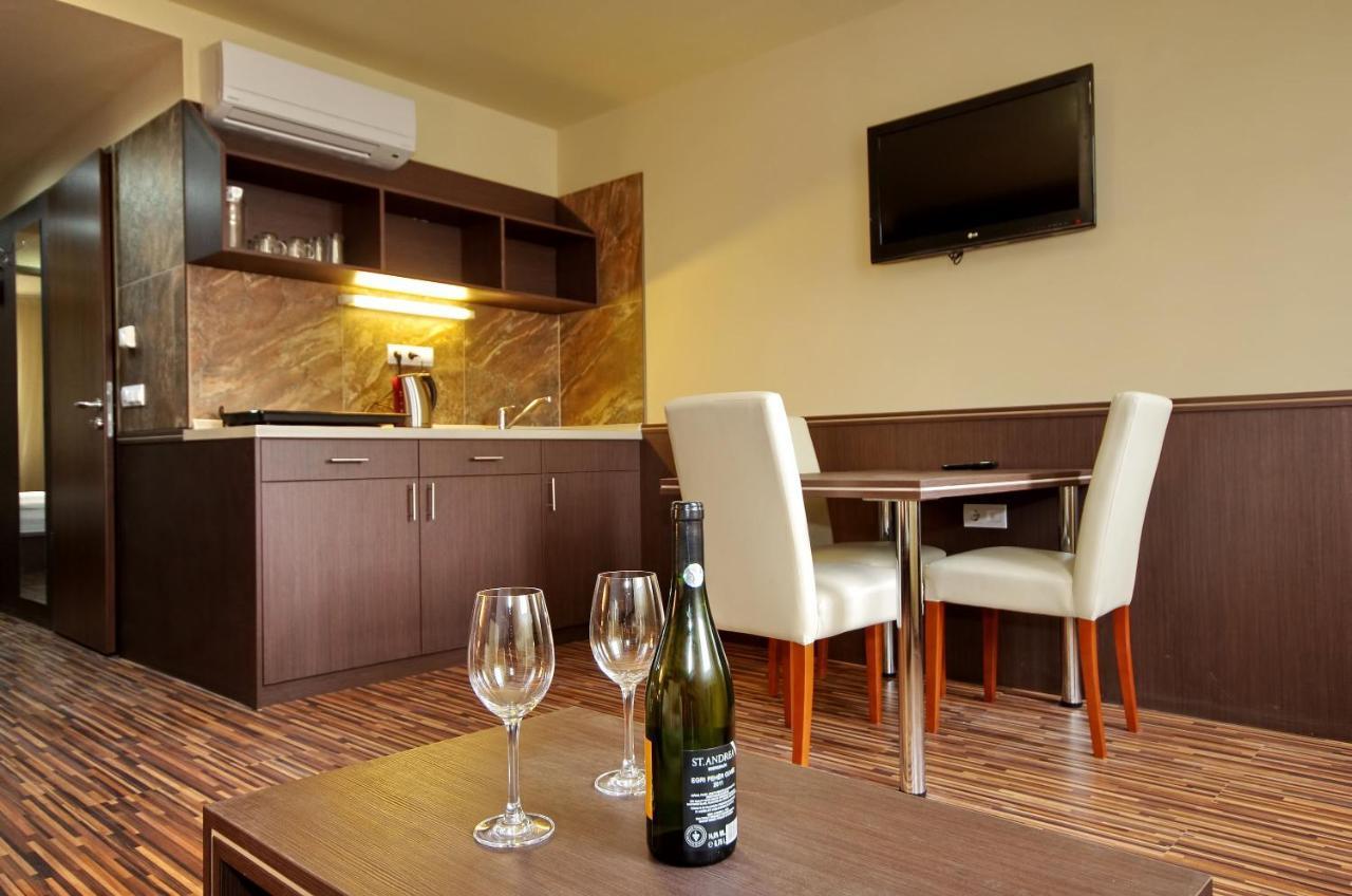 Corvin Apartman Gyula Exterior photo