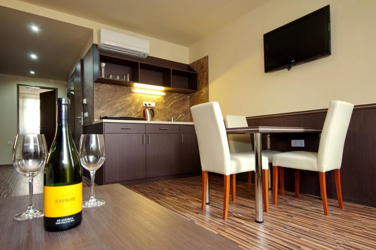 Corvin Apartman Gyula Exterior photo