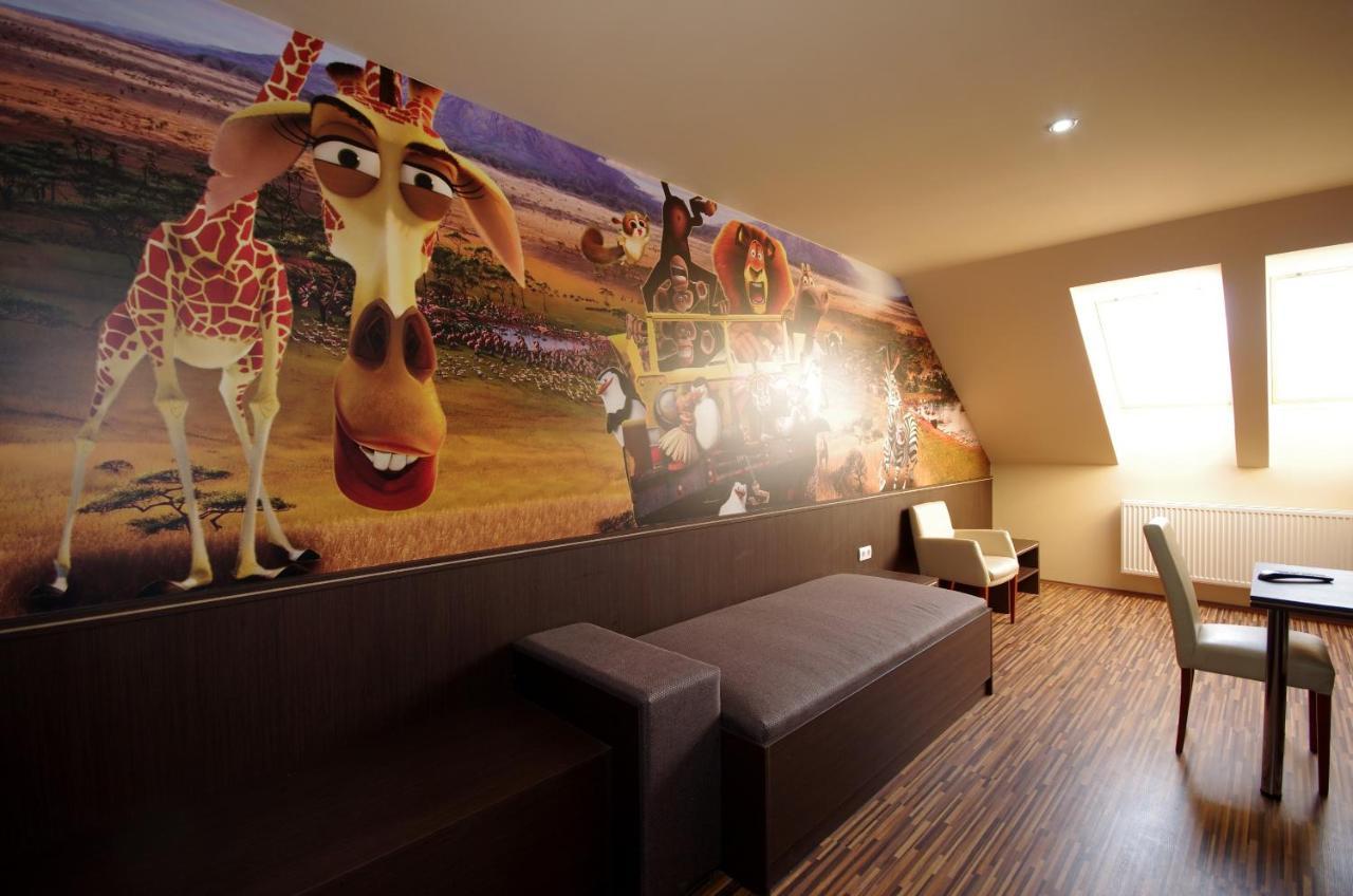 Corvin Apartman Gyula Exterior photo